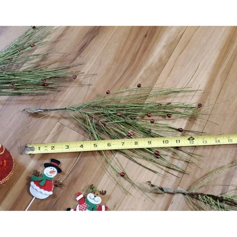 Lot Of Christmas Floral Picks‎ Pinecones Maple Clips Lot Of 18